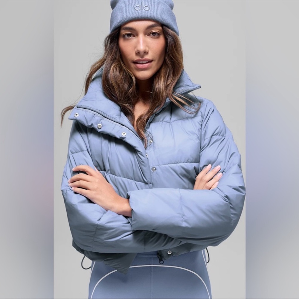 💙 NWT ALO Gold Rush Puffer Jacket 
Winter Frost Limited Edition color
XS XSMALL